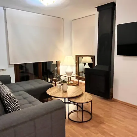 Julia Petulia En Apartamento